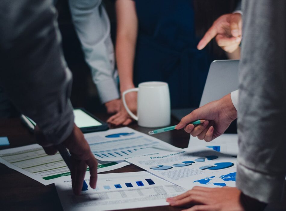 Proceso de asesoramiento continuo y seguimiento para negocios